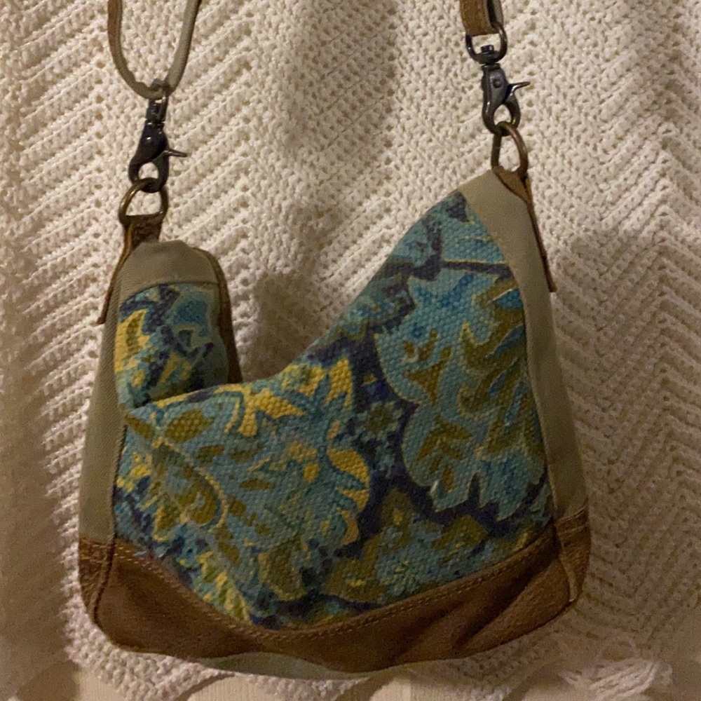 Myra Crossbody